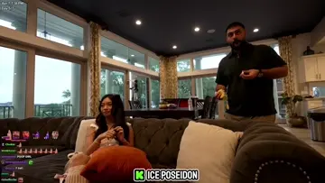 AbzCalls Ashley a dog cuz of her weight with nikki